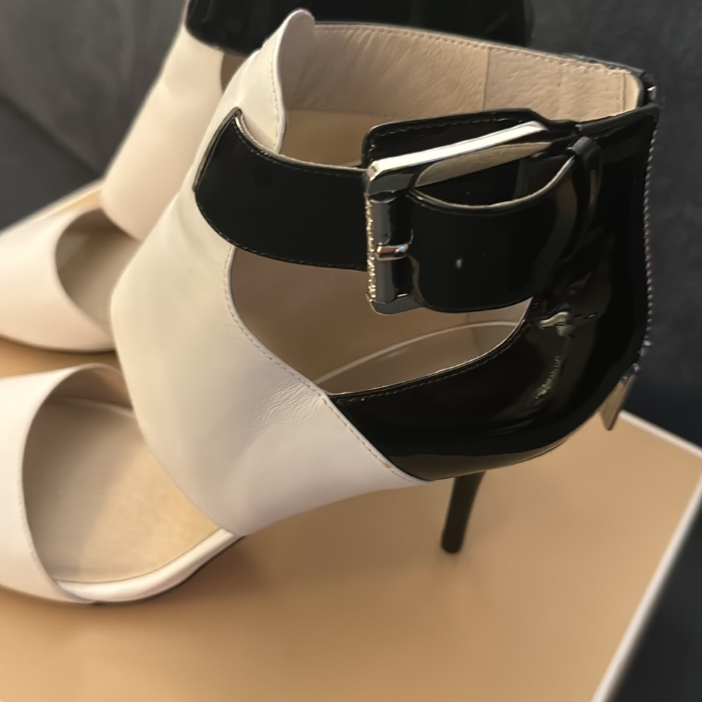 Michael Kors Landon open toe heel - Picture 3 of 10